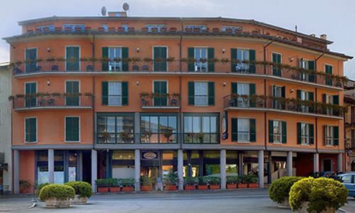 Hotel Residence Dei Fiori Baveno Bagian luar foto