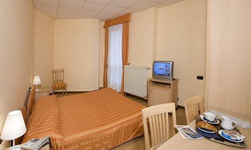 Hotel Residence Dei Fiori Baveno Bagian luar foto