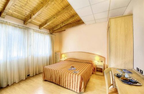 Hotel Residence Dei Fiori Baveno Bagian luar foto